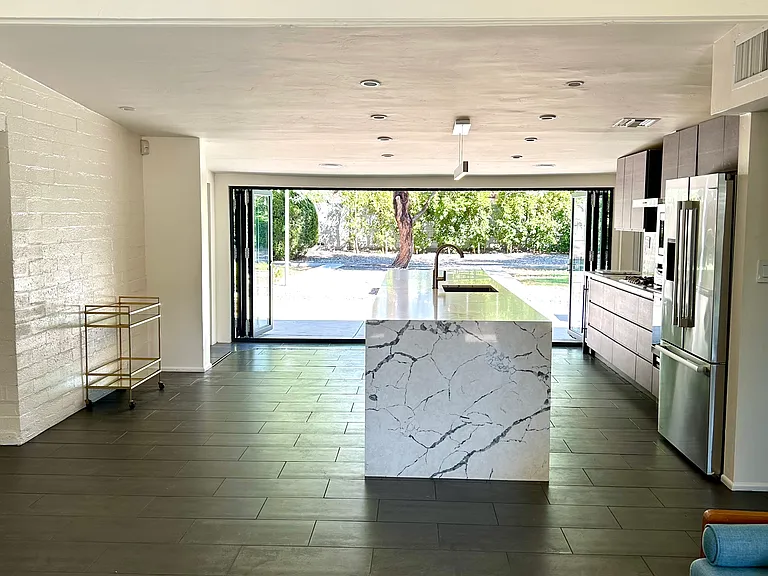 1420 E Rancho Dr — Photo 8
