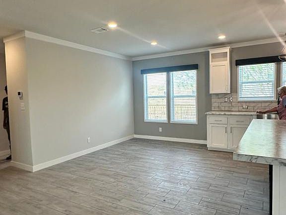 3rd image of 1501 Marion