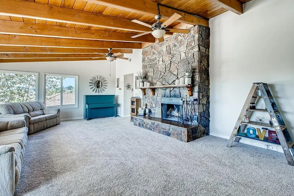 3 bed, 2084 sqft, $4,499 — Photo 2
