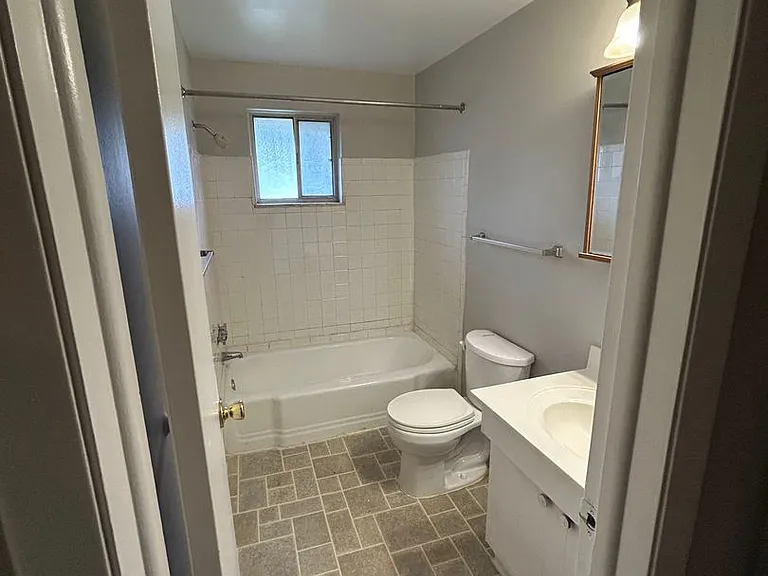 Coventry Court Townhomes — Photo 72