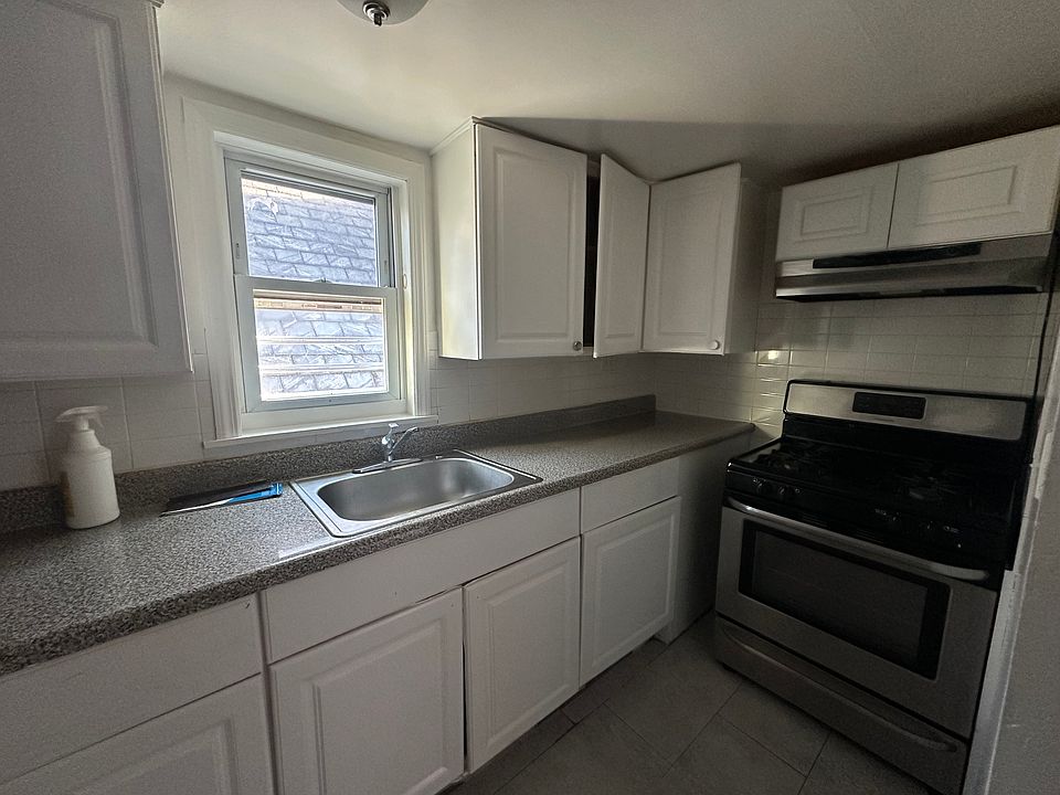 1st image of 106 Saratoga Ave APT 2