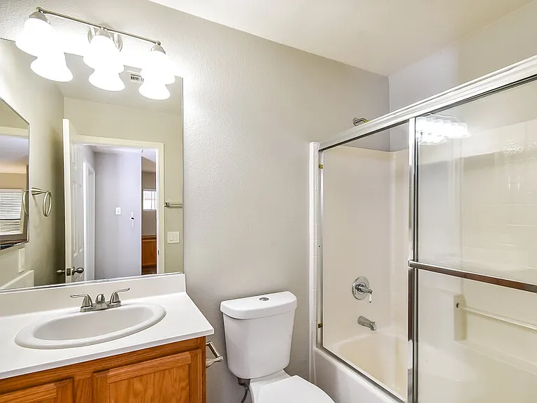 5720 Athinas St — Photo 14