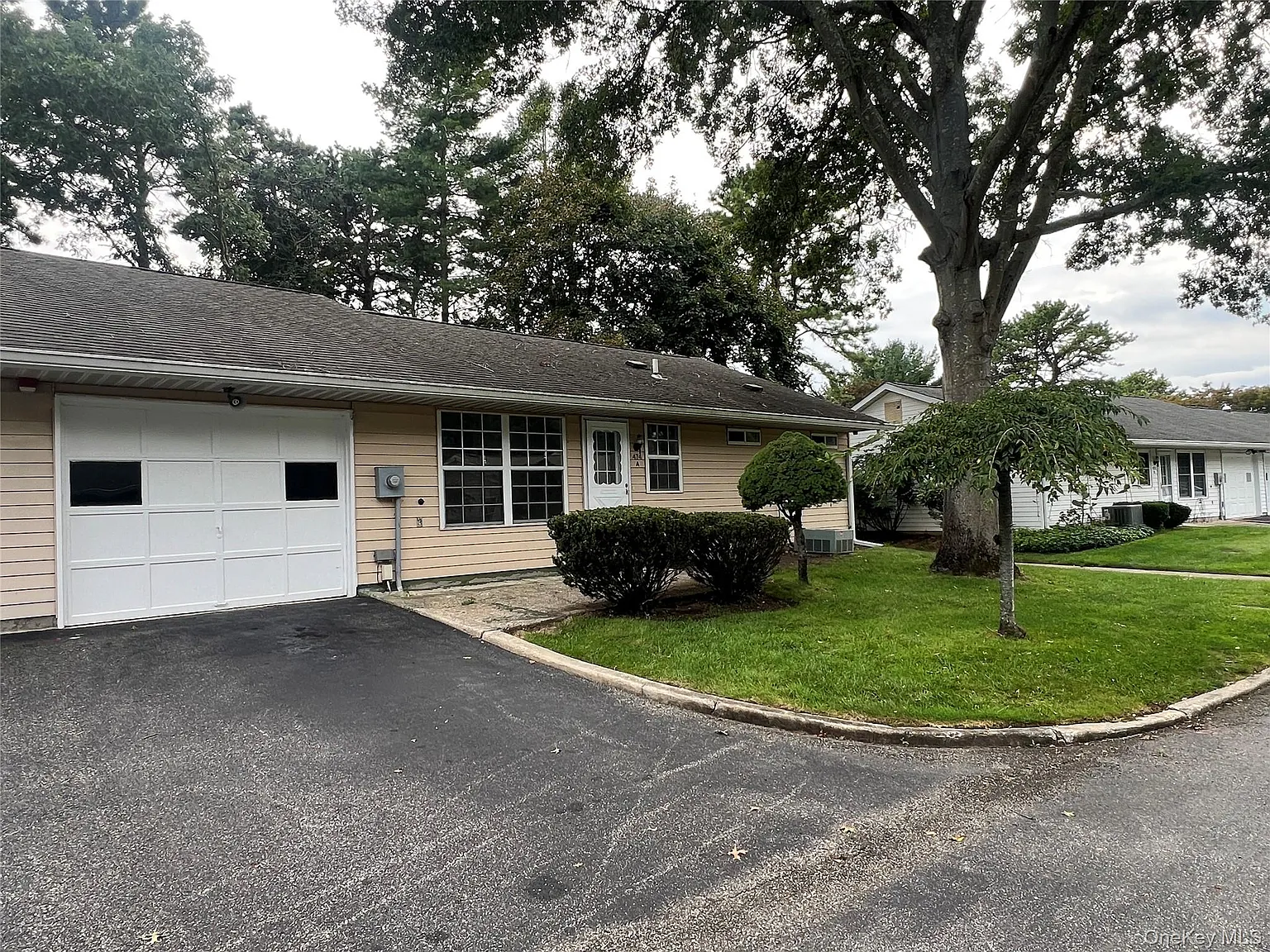 2 bed, 2.0 bath, 1200 sqft, $2,700 — Photo 2