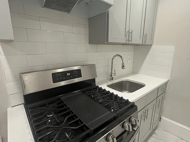 82 Mechanics Ave — Photo 2