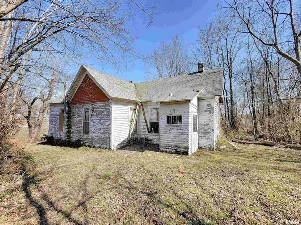 625 W Chestnut St, Louisville, IL 62858