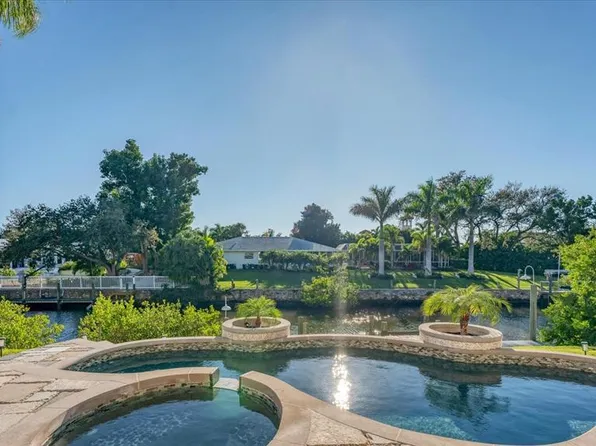 7300 Cove Ter, Sarasota, FL 34231