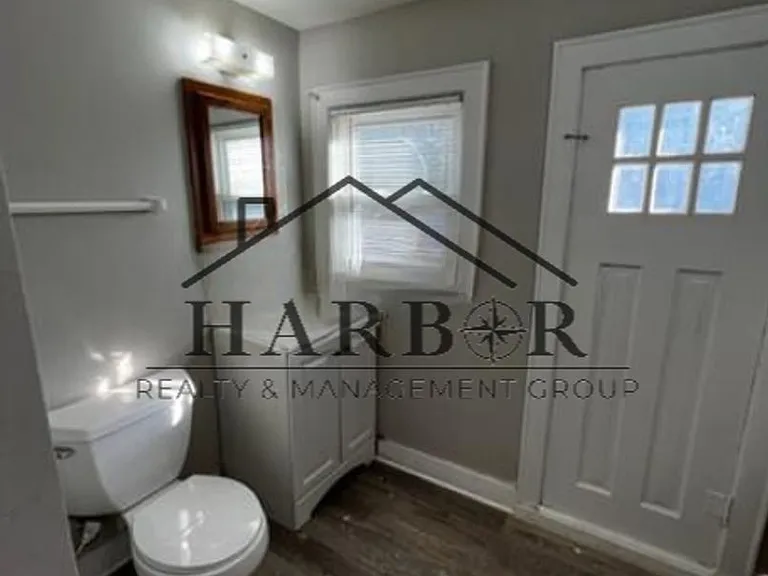 1st Avenue SW Duplex — Photo 13