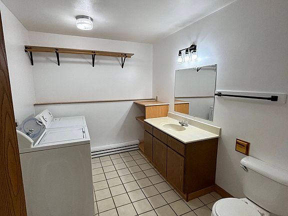 3rd image of 640 Grand St #640