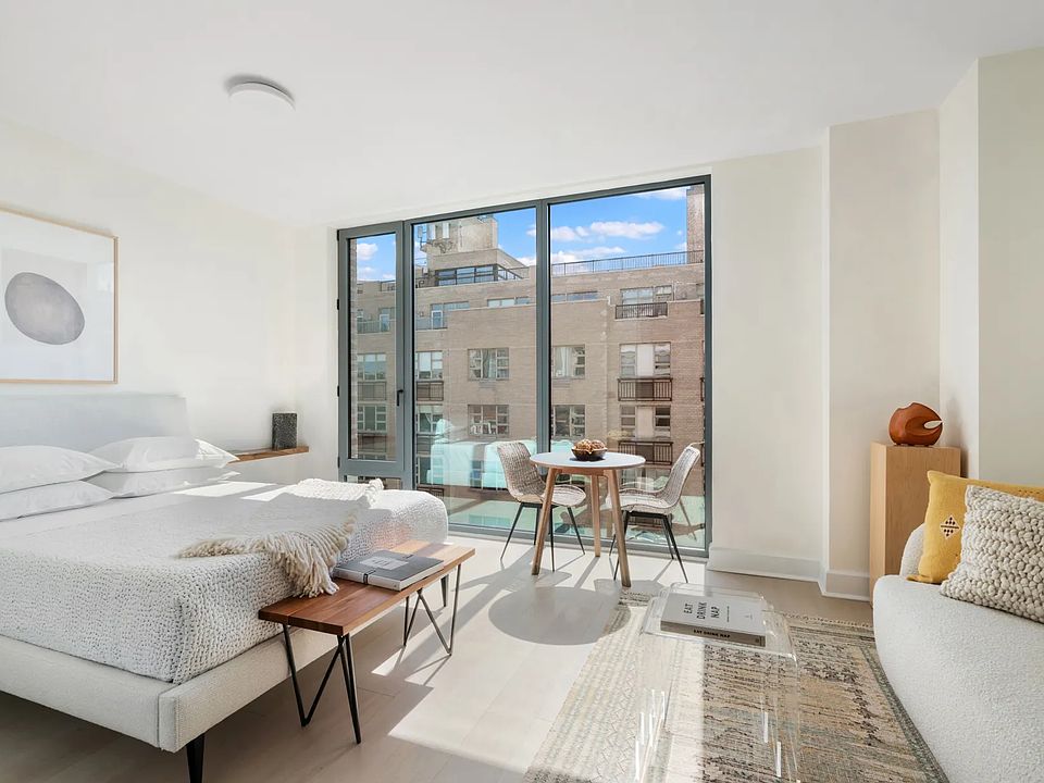 1st image of 526 Union Ave #404