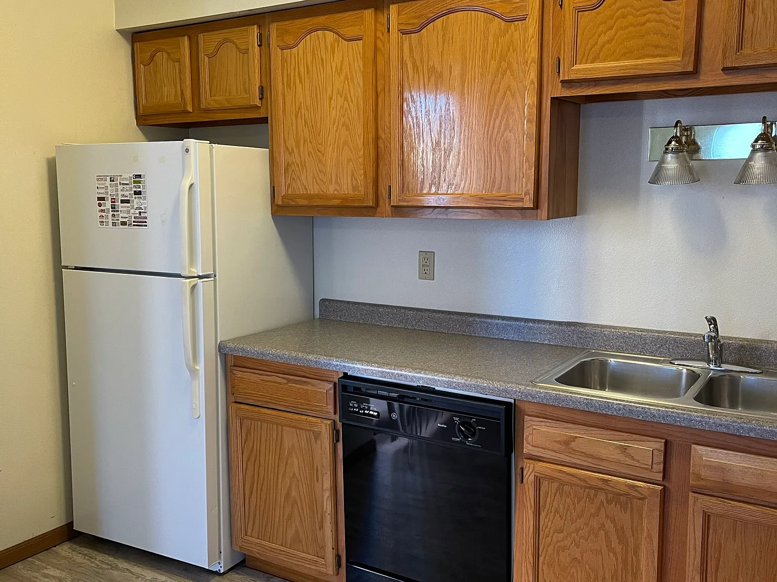 1 bed, 818 sqft, $1,304 — Photo 2