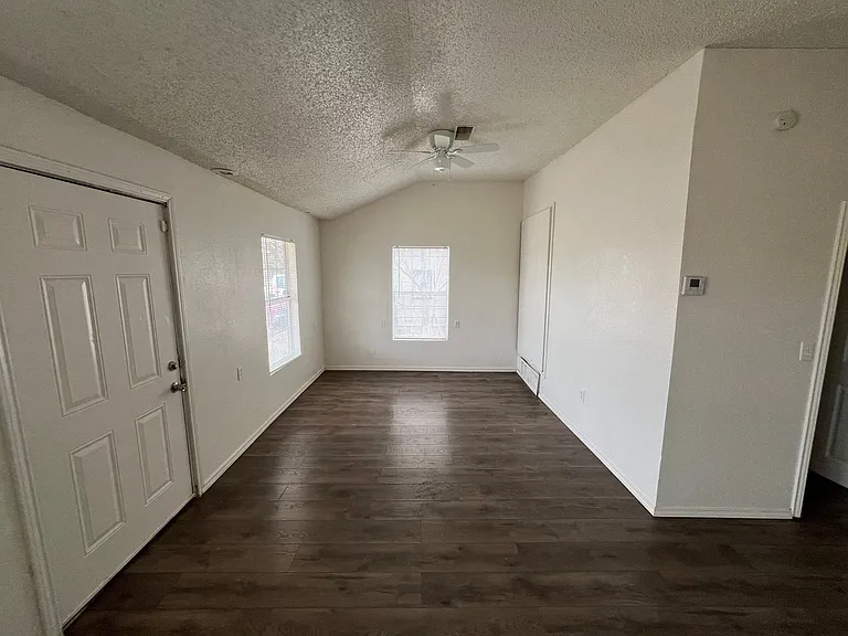 3202 Baylor St — Photo 14