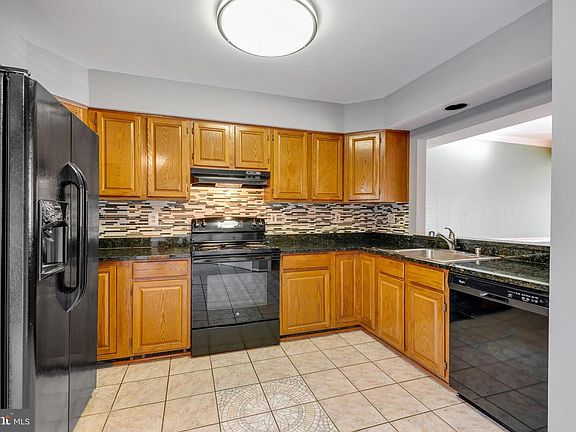 5th image of 8555 Woodland Manor Dr