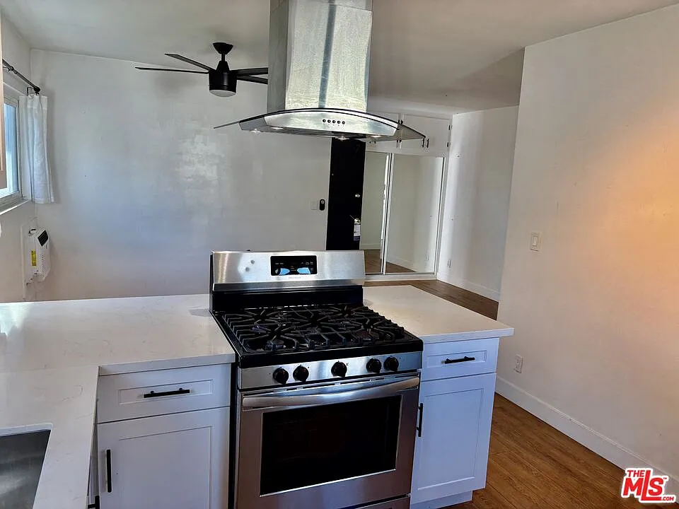 2 bed, 1.0 bath, 900 sqft, $3,000 — Photo 4