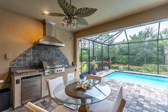 7722 Jacaranda Ln — Photo 14