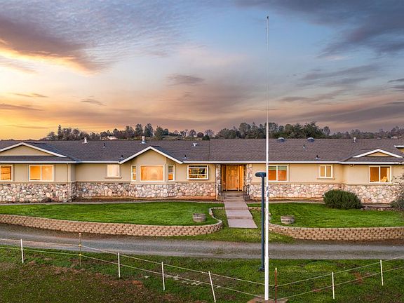 3rd image of 20945 Bear Hollow Rd