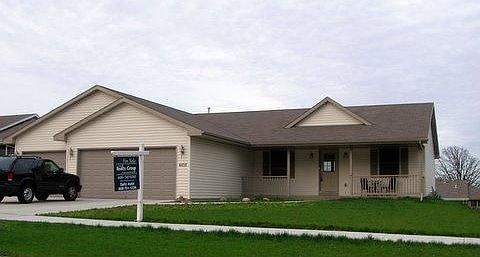 1st image of 4458 White Oak Dr