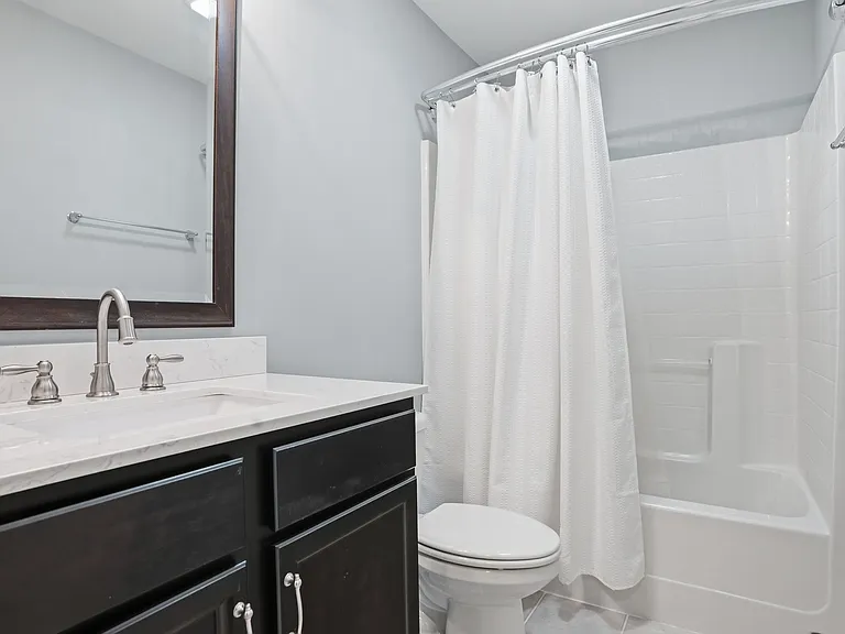 3rd floor full bathroom