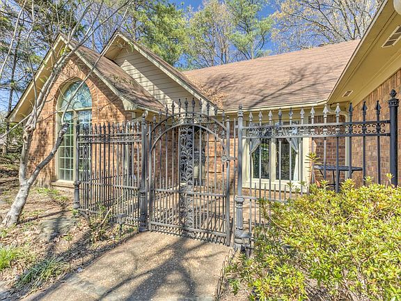 3rd image of 7700 Autumn Creek Dr