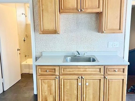 2nd image of 53-55 Fairmount Ave #2R