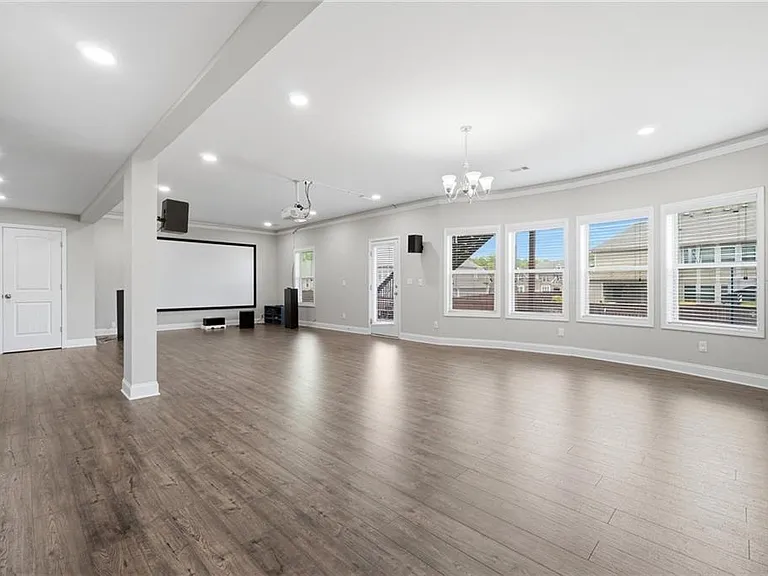304 Cochin Dr — Photo 48