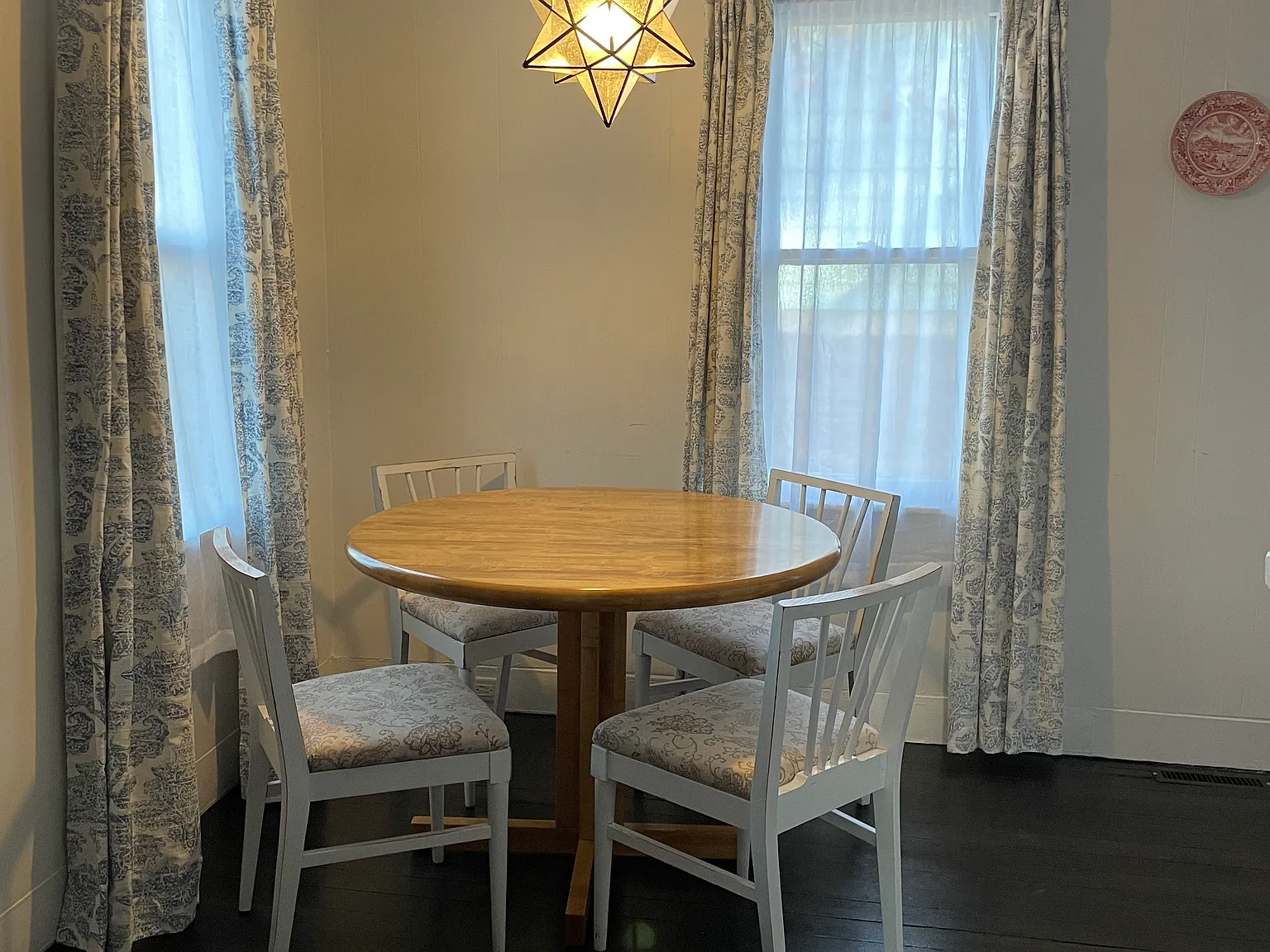 3 bed, 898 sqft, $2,000 — Photo 3
