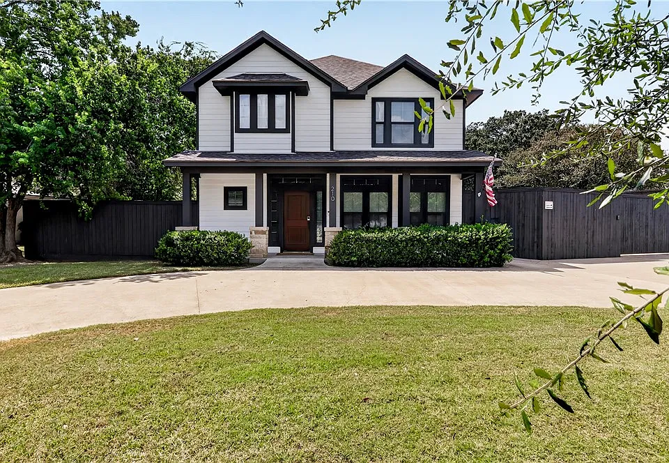 210 Rosemary Ln