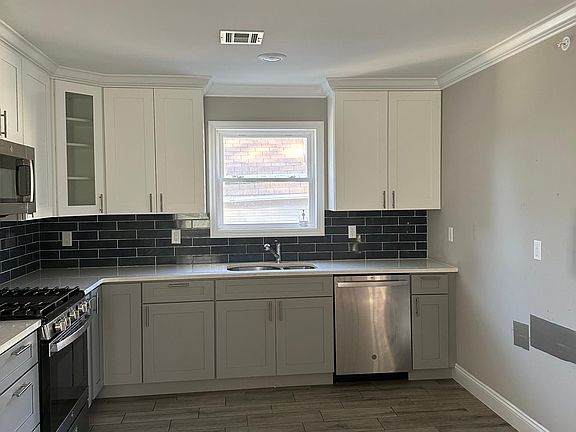 5th image of 148 N 9th St #3