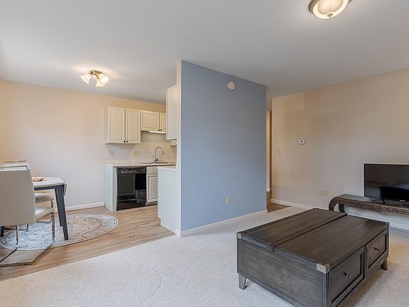 5th image of 91 Winnacunnet Road #1