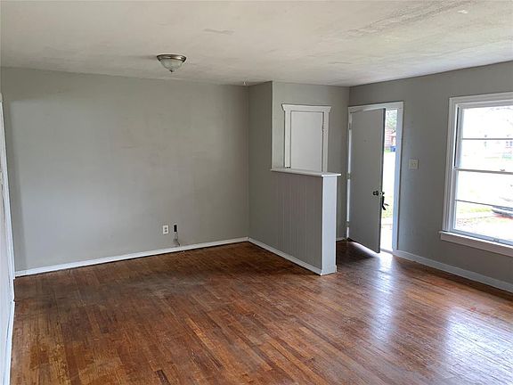 2nd image of 5817 Locke Ave