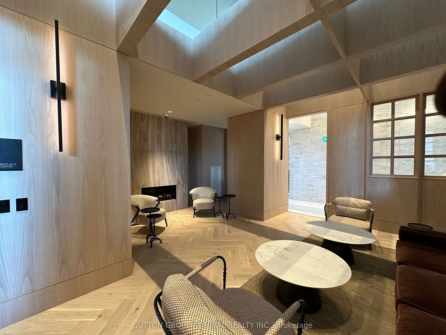 Festival Condos — Photo 4