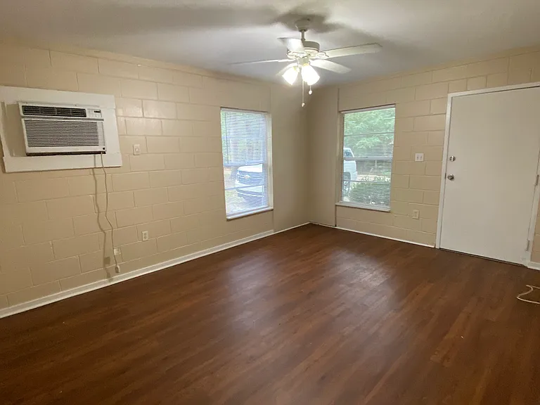5011 Oleander Dr — Photo 6