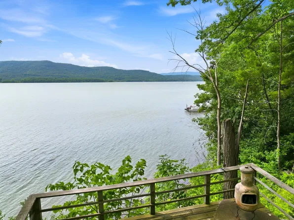 364 Delong Lane, Shoreham, VT 05734