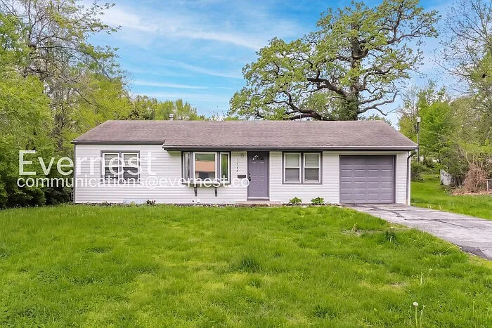 3 bed, 1.0 bath, 1232 sqft, $1,295 — Photo 1