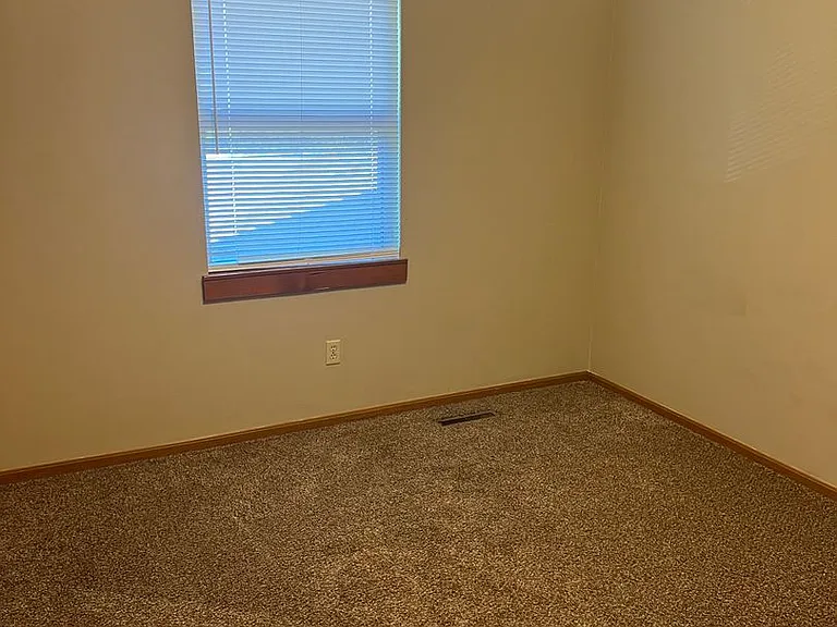 630-632 W Country Squire Ct — Photo 14