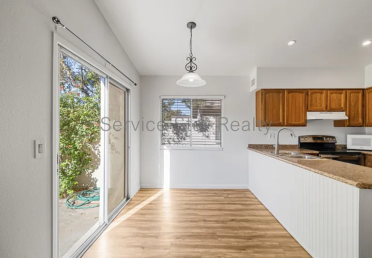 909 W Malibu Dr — Photo 6