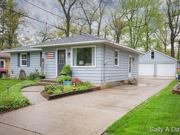 3rd image of 3860 Tioga Dr SW