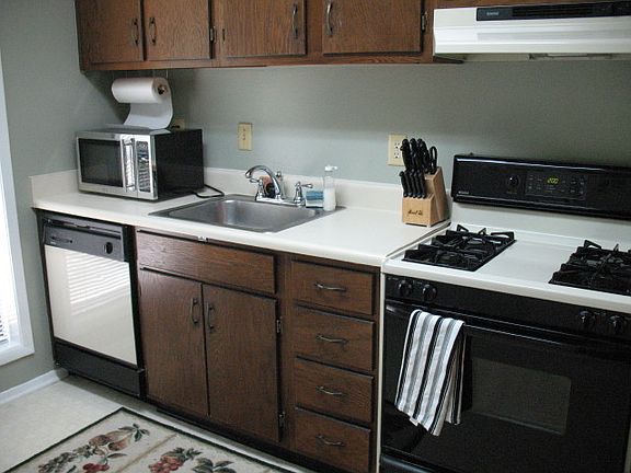 4th image of 2601 Cumberland Ct