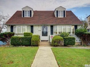 179 Miller Rd, Hicksville, NY 11801