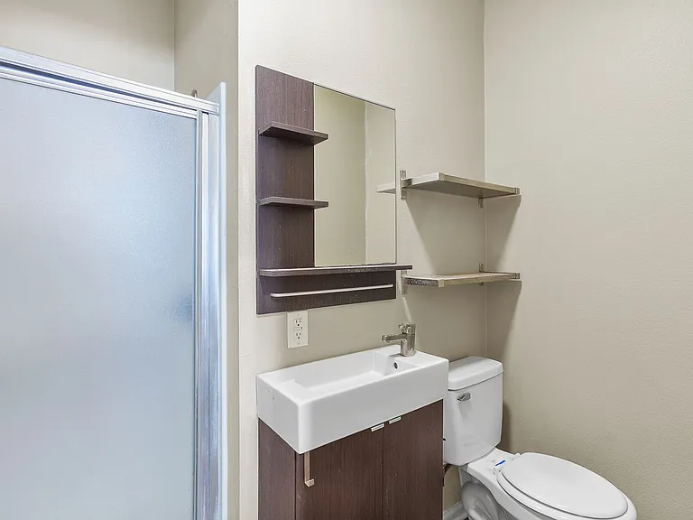 333 W Hutchison St — Photo 14