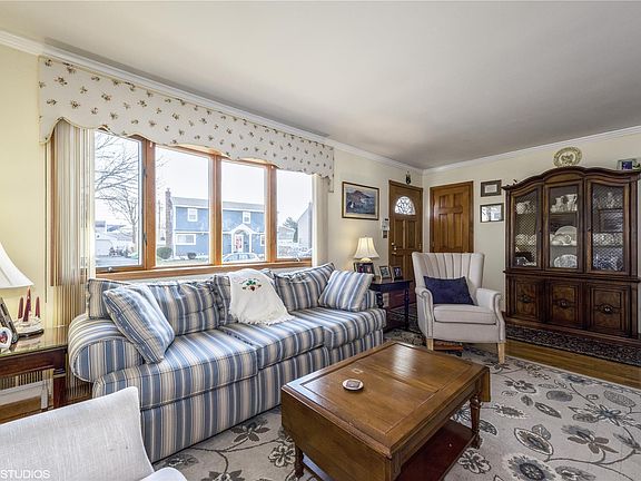4th image of 4010 Maywood Dr