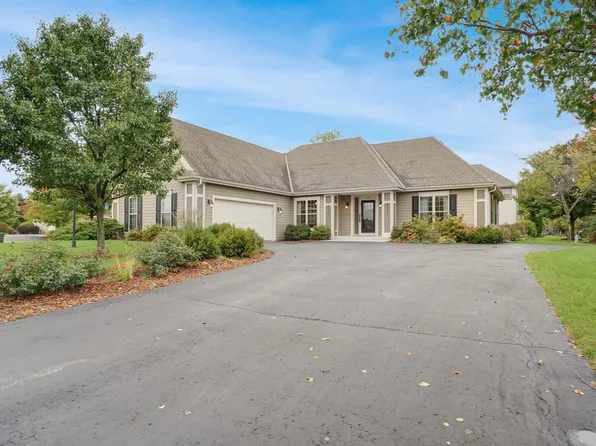1840 La Belle Springs LANE, Oconomowoc, WI 53066