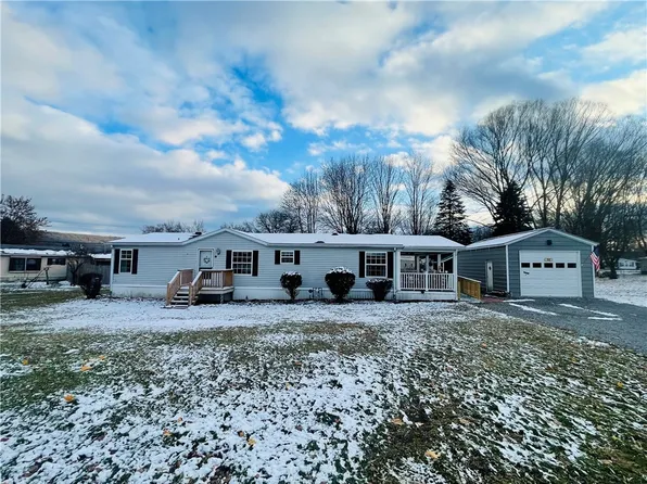 51 Vermont St, Nunda, NY 14517