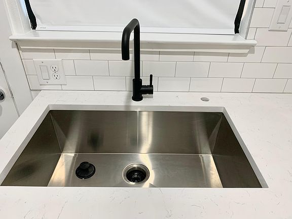 4th image of 528 Sunnyside Ave