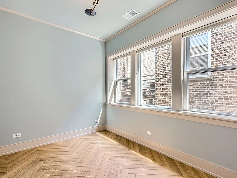 2704 W Argyle St #3 — Photo 14