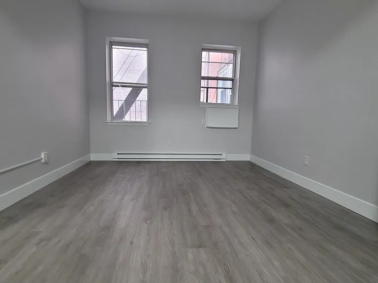 8-10 King St #6 — Photo 2