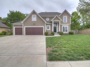 6125 N Nevada Ave, Parkville, MO 64152
