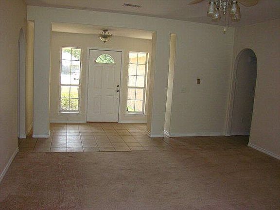 4th image of 224 Hunters Glen Dr