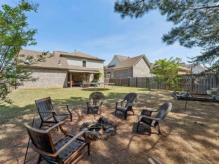1033 Evan Cir — Photo 15