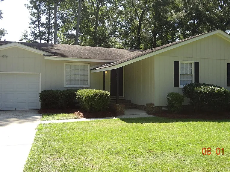 736 Harriett Dr — Photo 1