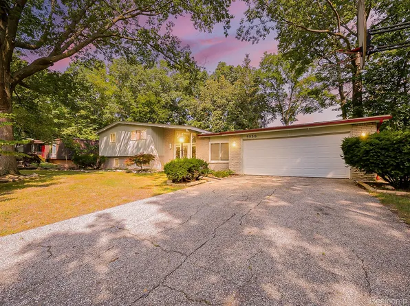 5558 Haverhill Rd, West Bloomfield, MI 48322
